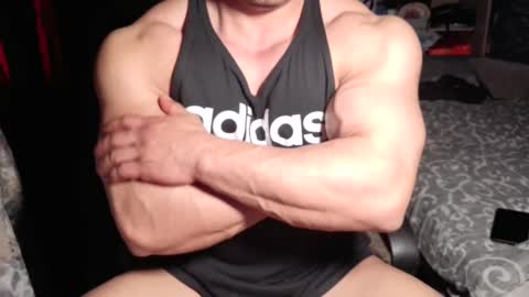 Snapshot of musclebredon chatting on April 2026 07:05:02 PM BRENDON online show from April 2026 07:05:02 PM