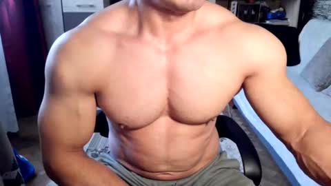 Snapshot of musclebredon chatting on June 2026 08:39:01 AM BRENDON online show from June 2026 08:39:01 AM