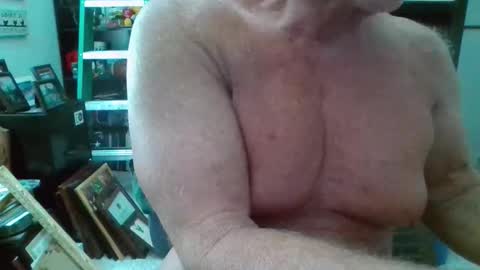 Snapshot of musclesandlittledick chatting on April 2026 05:32:01 PM musclesandlittledick online show from April 2026 05:32:01 PM