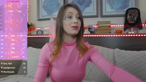 Luna  online show from October 2025 08:57:01 PM