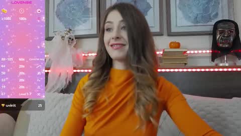 Luna  online show from October 2025 08:31:01 PM