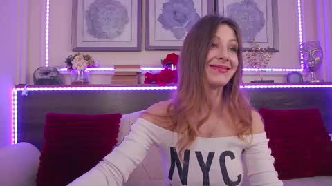 Luna  online show from March 2026 07:21:02 PM