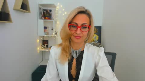 Snapshot of museofstage chatting on January 2025 03:03:01 PM Diana online show from January 2025 03:03:01 PM