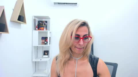 Snapshot of museofstage chatting on January 2025 11:50:01 AM Diana online show from January 2025 11:50:01 AM