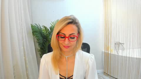 Snapshot of museofstage chatting on January 2025 03:28:02 PM Diana online show from January 2025 03:28:02 PM