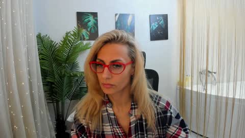 Snapshot of museofstage chatting on February 2025 11:56:01 AM Diana online show from February 2025 11:56:01 AM