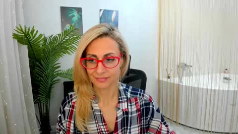 Snapshot of museofstage chatting on February 2025 02:48:01 PM Diana online show from February 2025 02:48:01 PM