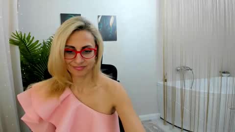 Snapshot of museofstage chatting on March 2025 11:29:01 AM Diana online show from March 2025 11:29:01 AM