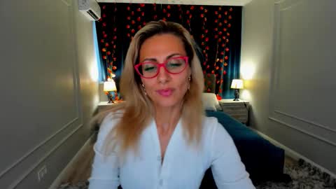 Snapshot of museofstage chatting on November 2025 12:31:02 PM Diana online show from November 2025 12:31:02 PM