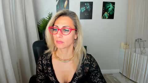 Snapshot of museofstage chatting on December 2025 11:19:01 AM Diana online show from December 2025 11:19:01 AM