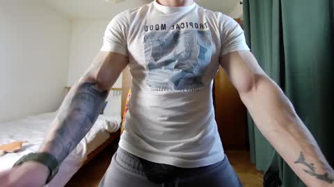 Snapshot of muslejoker chatting on April 2026 01:12:01 PM musle joker online show from April 2026 01:12:01 PM