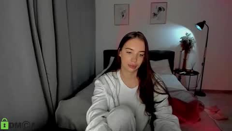 Snapshot of my_coco chatting on December 2024 08:18:02 PM katie online show from December 2024 08:18:02 PM