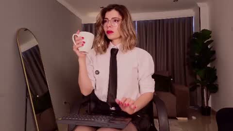 Maite online show from July 2026 01:32:02 PM