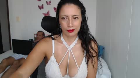 Snapshot of myc_sw_couple chatting on January 2025 10:28:01 PM mary and charlie online show from January 2025 10:28:01 PM