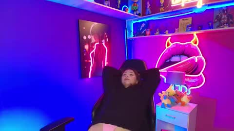 Snapshot of mycutiebabe chatting on March 2026 06:29:01 AM Milly Cute online show from March 2026 06:29:01 AM