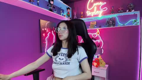 Snapshot of mycutiebabe chatting on April 2026 04:21:02 AM Milly Cute online show from April 2026 04:21:02 AM