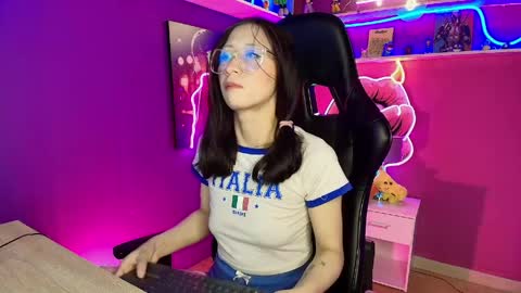 Snapshot of mycutiebabe chatting on April 2026 04:34:01 AM Milly Cute online show from April 2026 04:34:01 AM