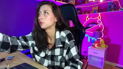 Snapshot of mycutiebabe chatting on April 2026 04:39:01 AM Milly Cute online show from April 2026 04:39:01 AM