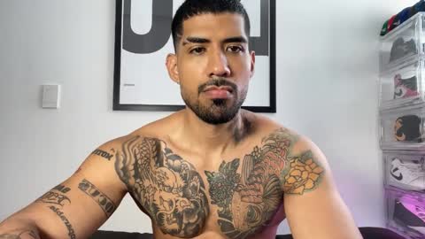 Myke esthetic online show from October 2025 01:31:01 PM