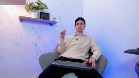 Mykel   online show from October 2025 03:33:01 PM