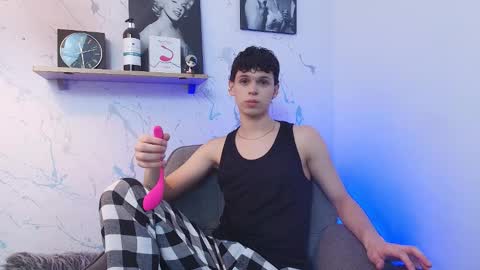 Mykel   online show from November 2025 06:46:02 AM