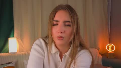 Snapshot of myrahenley chatting on April 2026 12:33:01 PM myrahenley online show from April 2026 12:33:01 PM