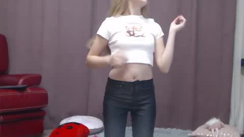 Mystery Girl online show from October 2025 05:04:01 PM