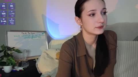 Mia online show from December 2025 05:33:02 PM