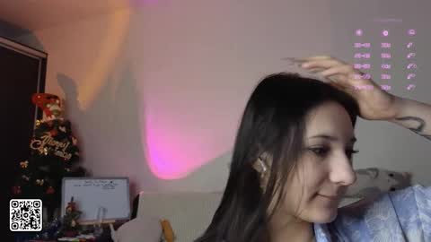 Mia online show from December 2025 05:31:01 PM