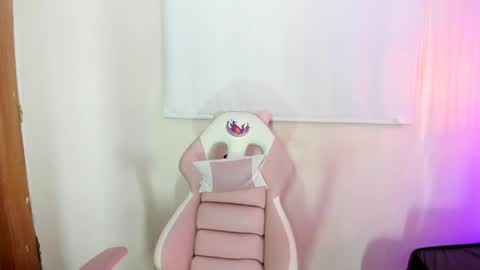 Snapshot of mystical_meteor chatting on April 2026 12:13:01 PM mystical_meteor online show from April 2026 12:13:01 PM