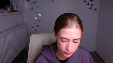 Emelie online show from October 2025 11:17:01 AM