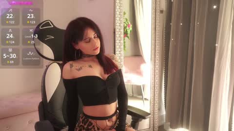 Snapshot of mysticxkitty chatting on December 2024 05:02:01 PM Kamile Get to know me better Subscribe to my OnlyFans Mysticxkitty online show from December 2024 05:02:01 PM