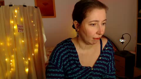 Snapshot of mystydew chatting on April 2026 11:00:02 AM MystyDew online show from April 2026 11:00:02 AM