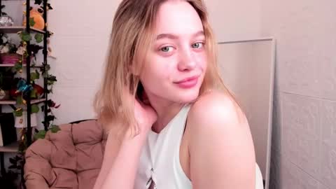 Eva  online show from December 2024 10:34:02 AM