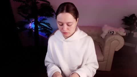 Eva  online show from October 2025 02:50:02 AM