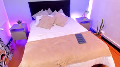 AMY online show from November 2025 08:01:01 PM