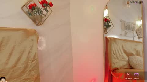 naamah_b online show from February 2026 02:31:02 PM