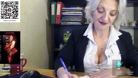 Snapshot of nadin_slut chatting on November 2025 05:57:01 PM Nadin online show from November 2025 05:57:01 PM