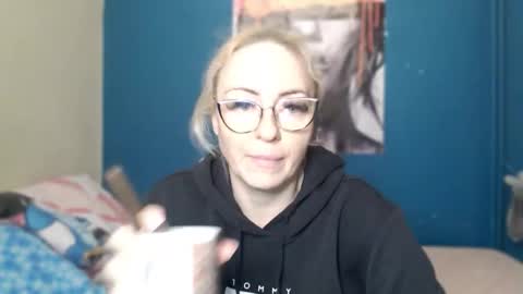 nadinnnea online show from November 2025 08:42:01 AM