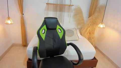 N A H I A online show from January 2025 02:48:01 AM