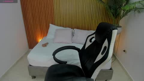 N A H I A online show from February 2025 02:58:02 PM