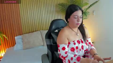 N A H I A online show from October 2025 02:13:01 PM