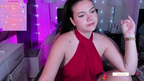 Snapshot of nahiara_evans_ chatting on April 2026 02:33:01 PM NAHIARA EVANS online show from April 2026 02:33:01 PM