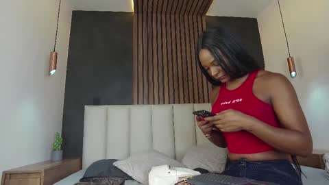 Snapshot of nahomicampbell_ chatting on March 2025 12:01:02 PM VICTORIA online show from March 2025 12:01:02 PM