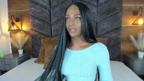Snapshot of nahomicampbell_ chatting on March 2025 07:43:02 PM VICTORIA online show from March 2025 07:43:02 PM