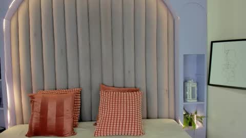  VICTORIA  online show from November 2025 07:39:02 PM