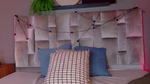  VICTORIA  online show from February 2026 07:45:01 PM