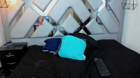 Nahomi  online show from September 2025 11:38:02 PM