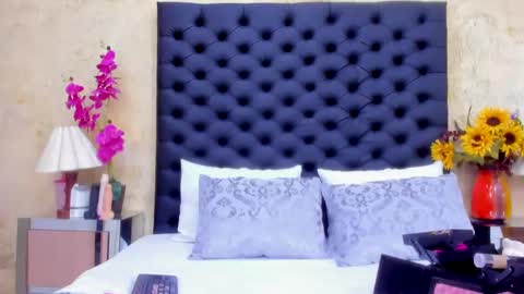 Nahomi  online show from October 2025 03:42:01 PM