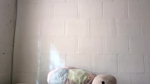 nahomy online show from September 2025 01:13:01 PM